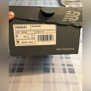 New Balance sneakers kids size 7 (woman 8). With twice.